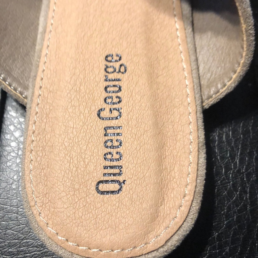 Queen George slip on - Picture 2 of 7